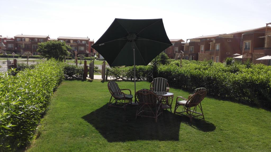 Three-Bedroom Garden Chalet At Marina Wadi Degla For Families 아인 수크나 객실 사진