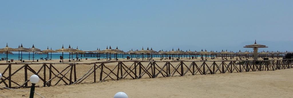 Three-Bedroom Garden Chalet At Marina Wadi Degla For Families 아인 수크나 객실 사진