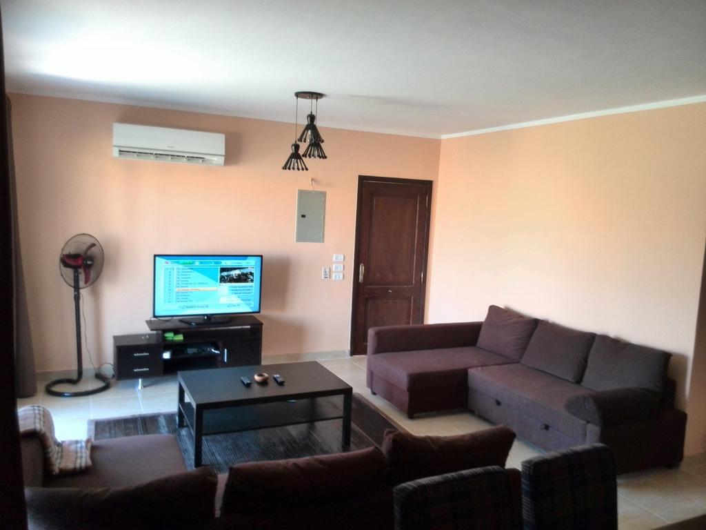 Three-Bedroom Garden Chalet At Marina Wadi Degla For Families 아인 수크나 객실 사진