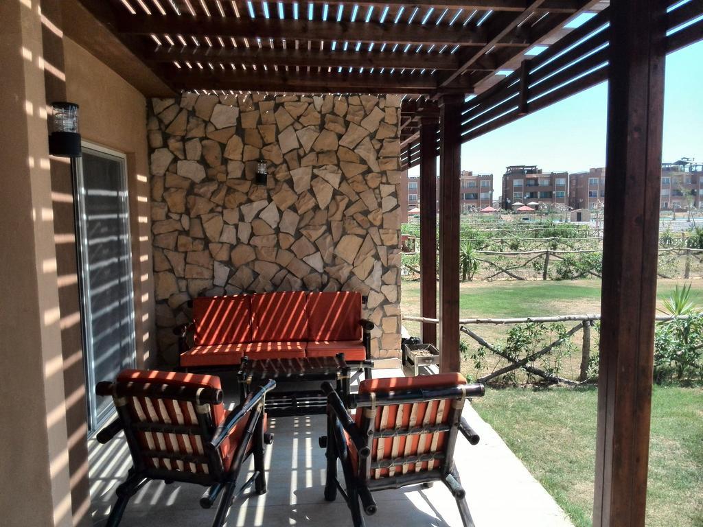 Three-Bedroom Garden Chalet At Marina Wadi Degla For Families 아인 수크나 객실 사진